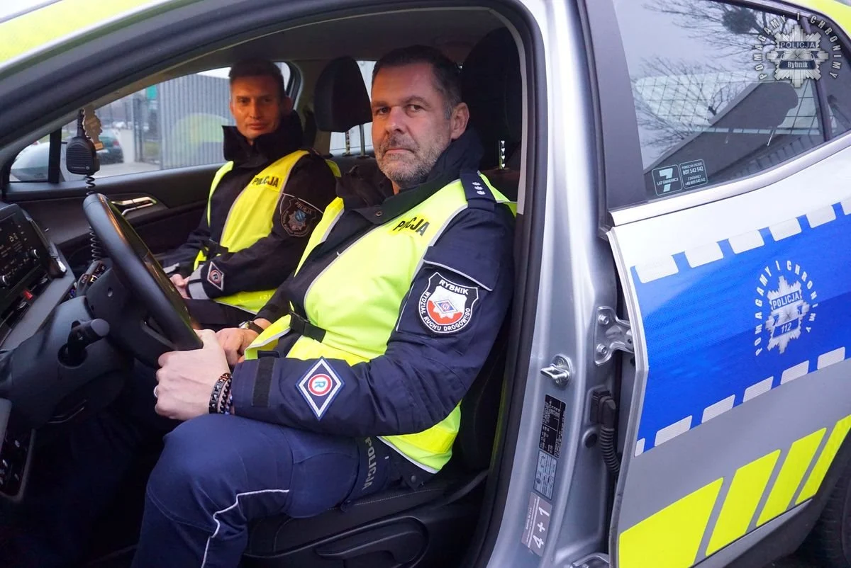 Policyjna eskorta karetki transportującej serce do przeszczepu