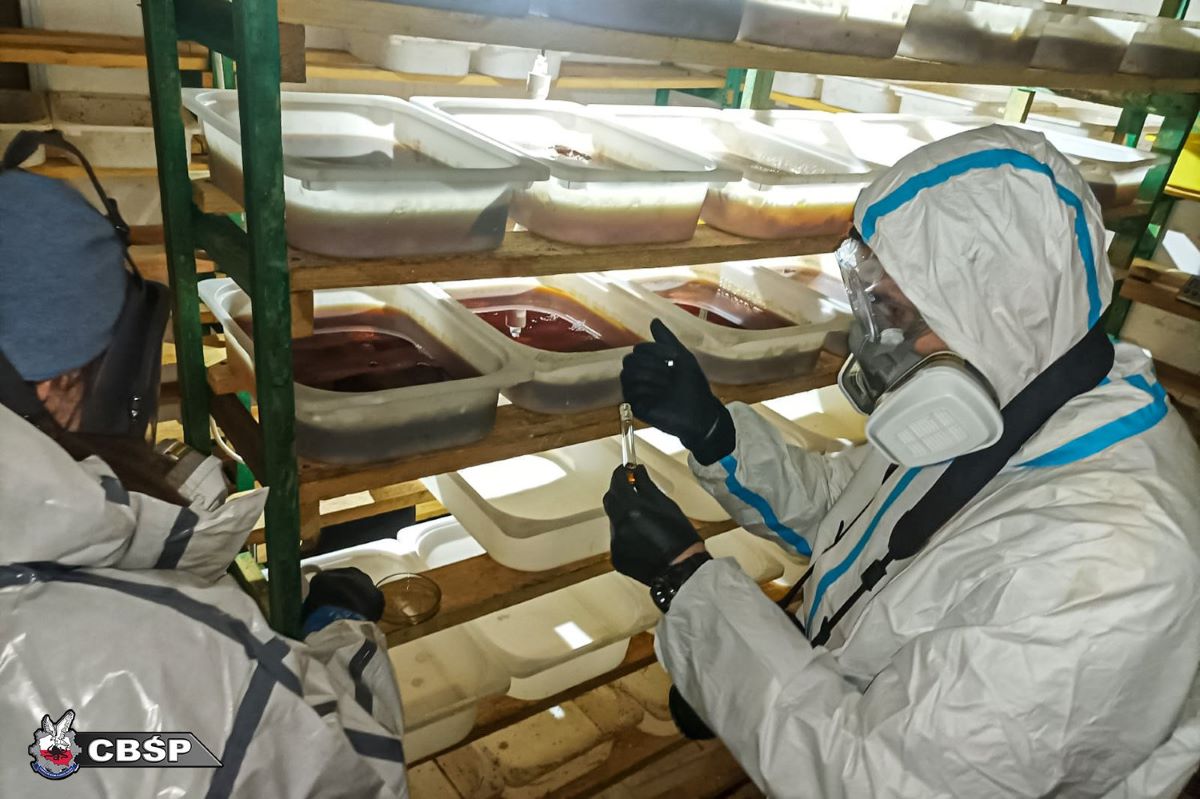 CBŚP zlikwidowało nielegalne laboratorium klefedronu w Pyskowicach