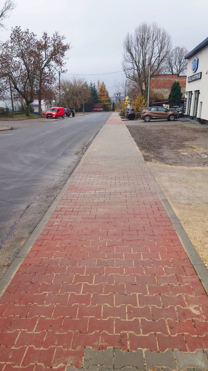 Trwają prace wokół targowiska. Będzie więcej miejsc parkingowych!