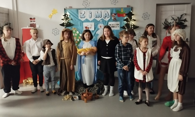 Dzieci uczęszczające na zajęcia socjoterapeutyczne wzięły udział w spotkaniu wigilijnym