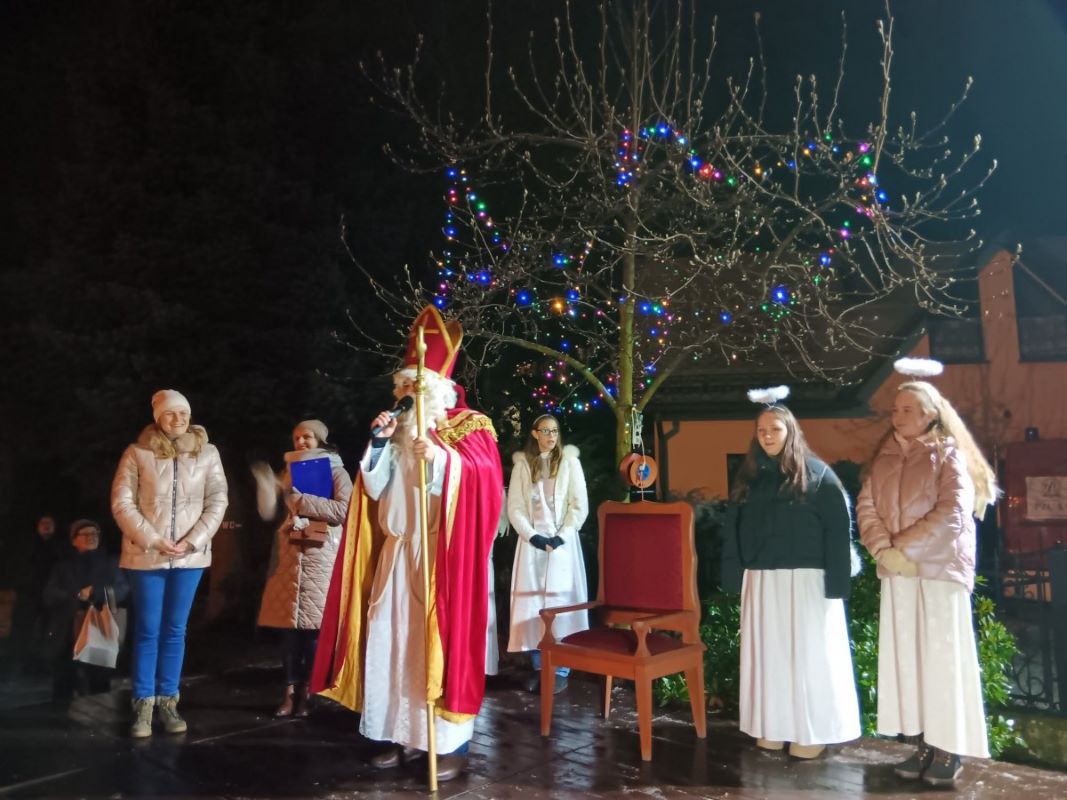 Wyjątkowe spotkanie z Mikołajem w ZSP5 – świąteczna magia w Radlinie II