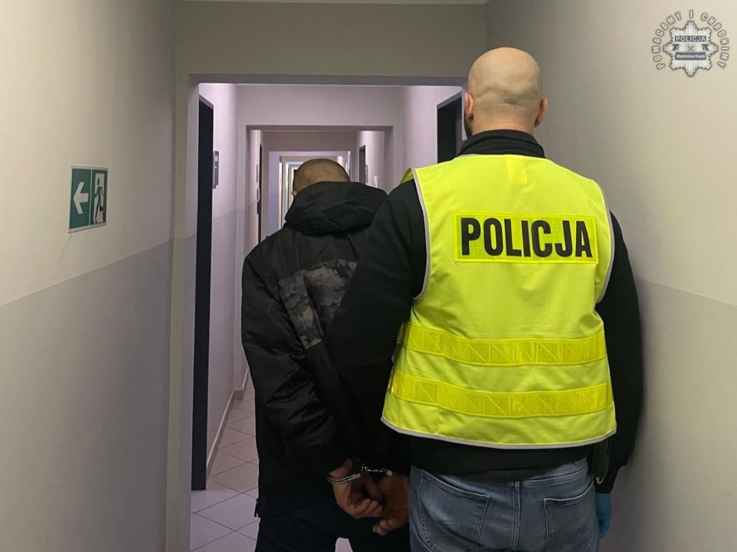 Zatrzymany za nóż i kradzież. 30-latek próbował uciec, zmieniając spodnie