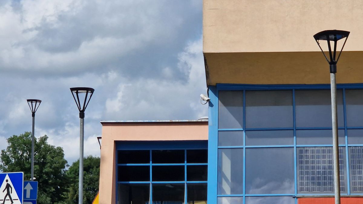 Inwestycje w oświetlenie: bezpieczniejsze przejścia dla pieszych i energooszczędne lampy