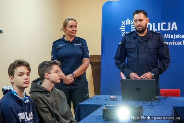 Akademia Przedsiębiorczości - młodzież poznała tajniki służby mundurowych