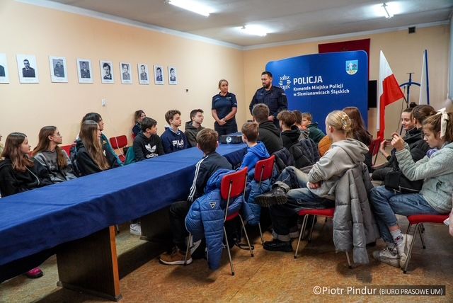 Akademia Przedsiębiorczości - młodzież poznała tajniki służby mundurowych