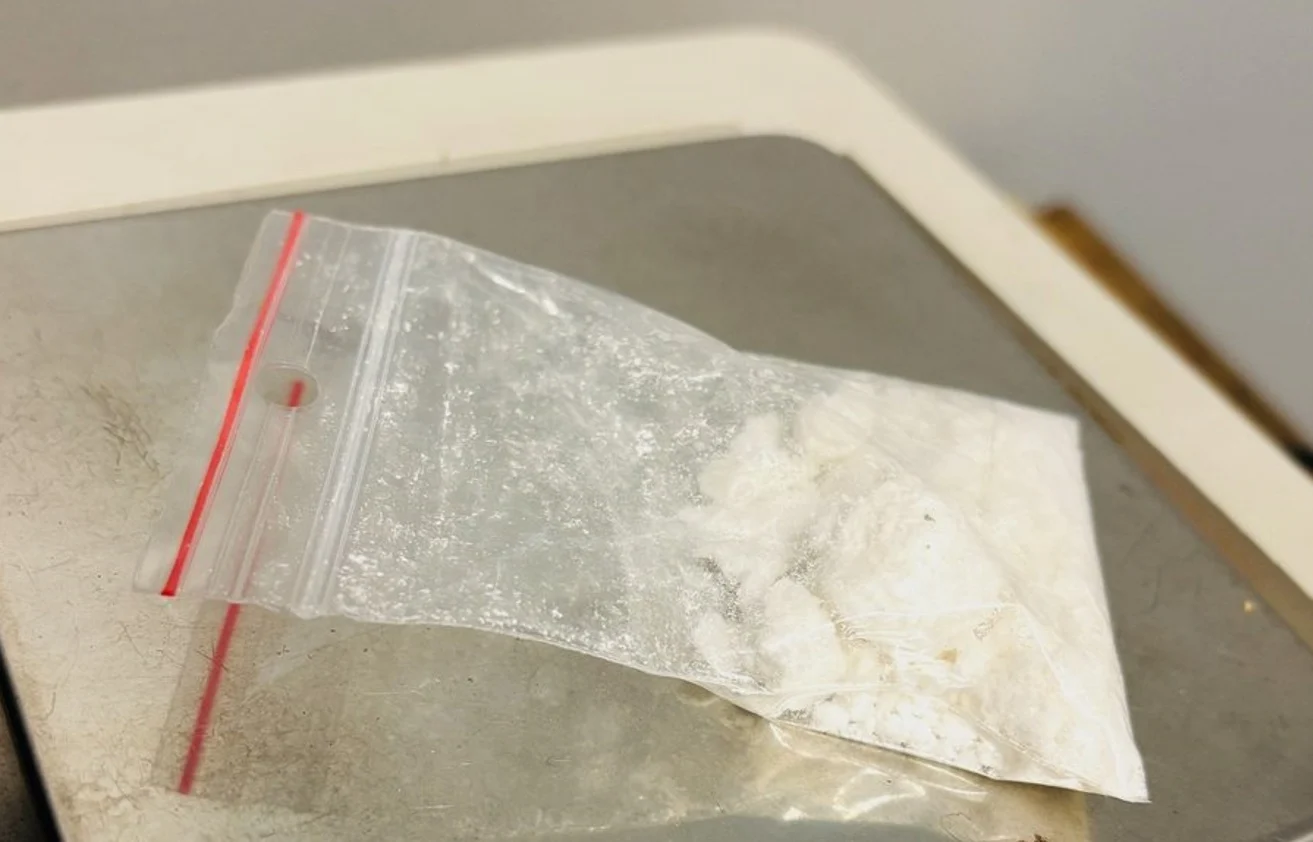 Narkotyki ujawnione w mieszkaniu – szybka reakcja policjantów