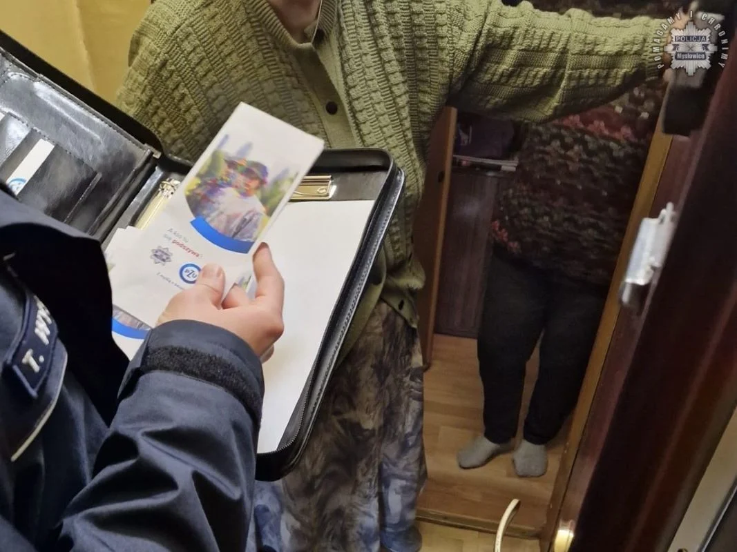 Mysłowiccy dzielnicowi walczą z cyberprzestępczością: edukują mieszkańców!