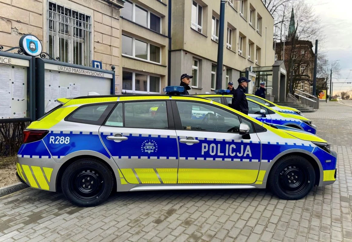 Nowe hybrydowe radiowozy dla mysłowickiej policji – ekologiczne wsparcie w służbie