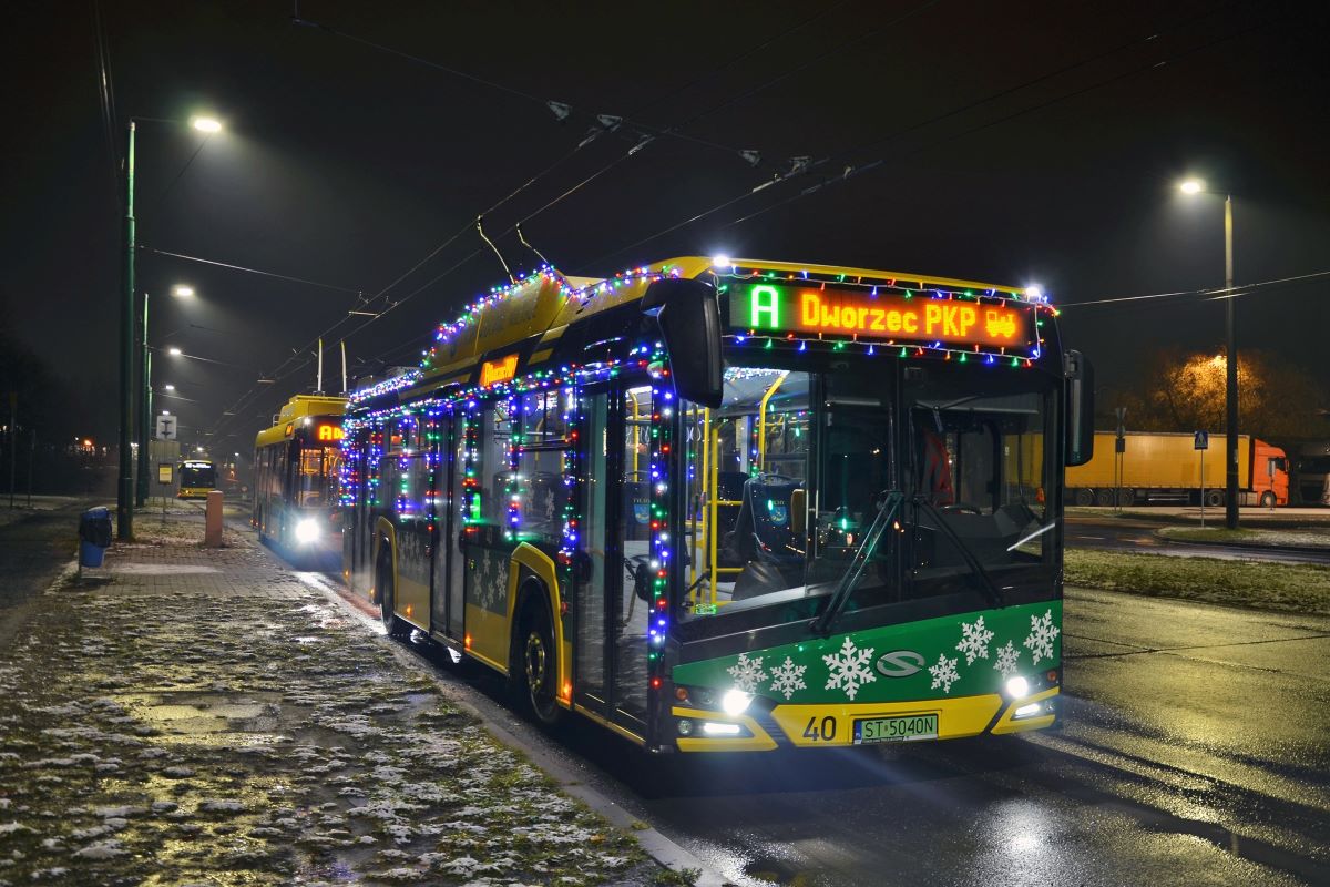 Świąteczne zmiany w komunikacji miejskiej: co warto wiedzieć?