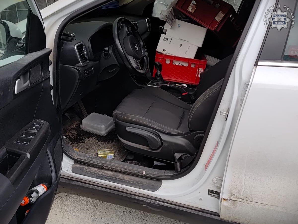 Pijany i z sądowym zakazem, wjechał w bariery drogowe