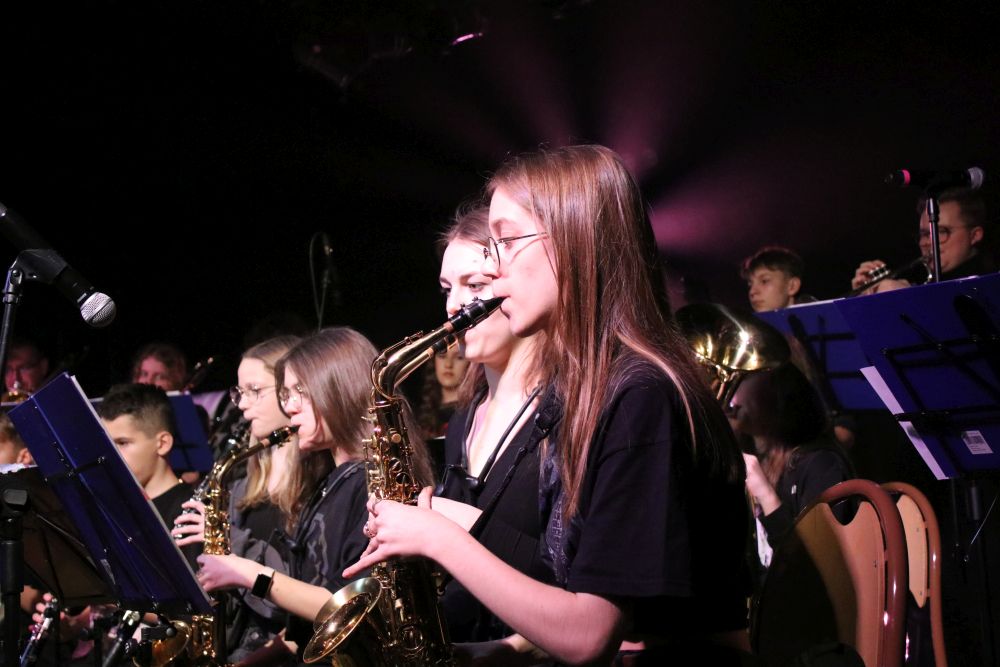 Finał XII edycji „SPI NIE ŚPI”: młode talenty rozbłysły na scenie! 10