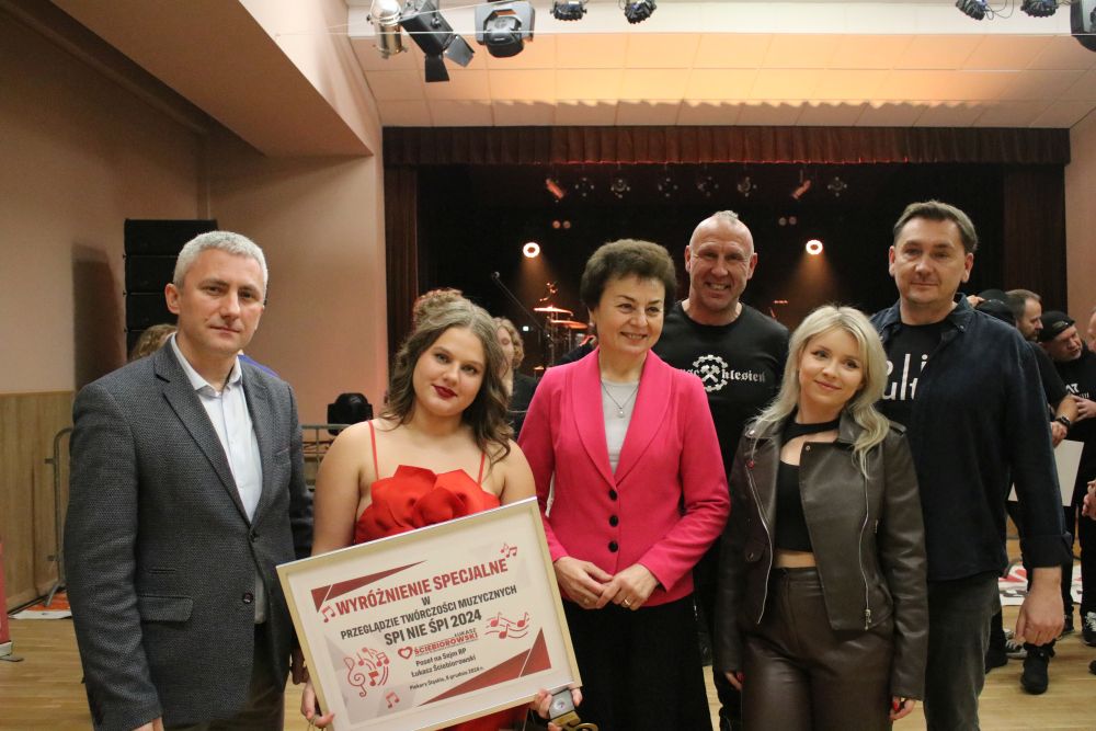 Finał XII edycji „SPI NIE ŚPI”: młode talenty rozbłysły na scenie! 14