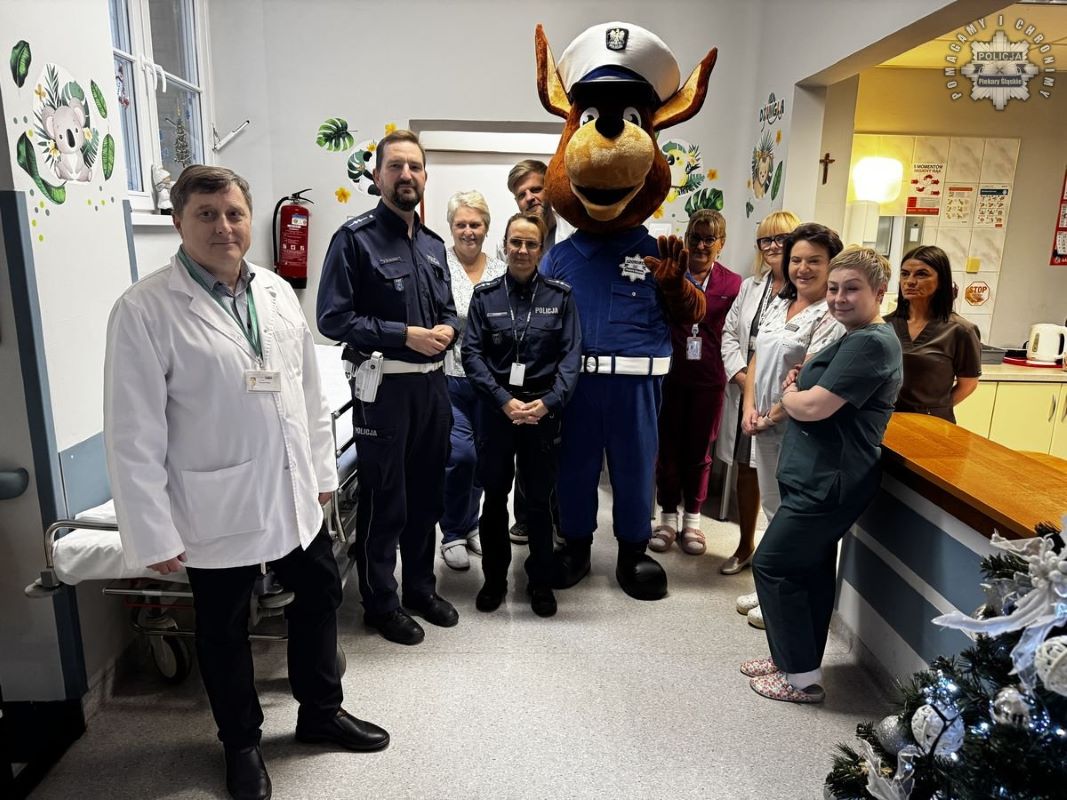 SPInacz i piekarscy policjanci odwiedzili dzieci w szpitalu