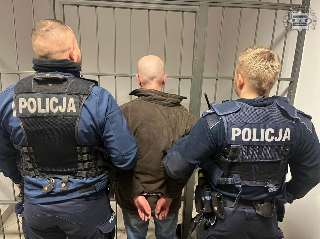 Nieodpowiedzialny czyn 47-latka: ognisko na klatce schodowej