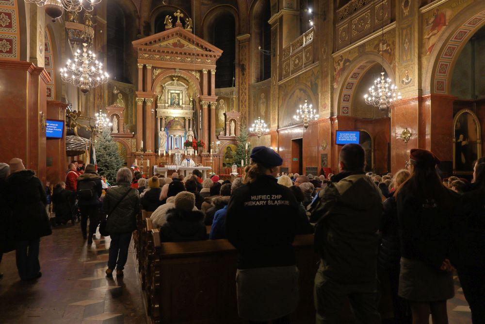 Piekary Śląskie rozpoczęły świąteczny czas – rozświetlenie choinki i wspólne kolędowanie 8