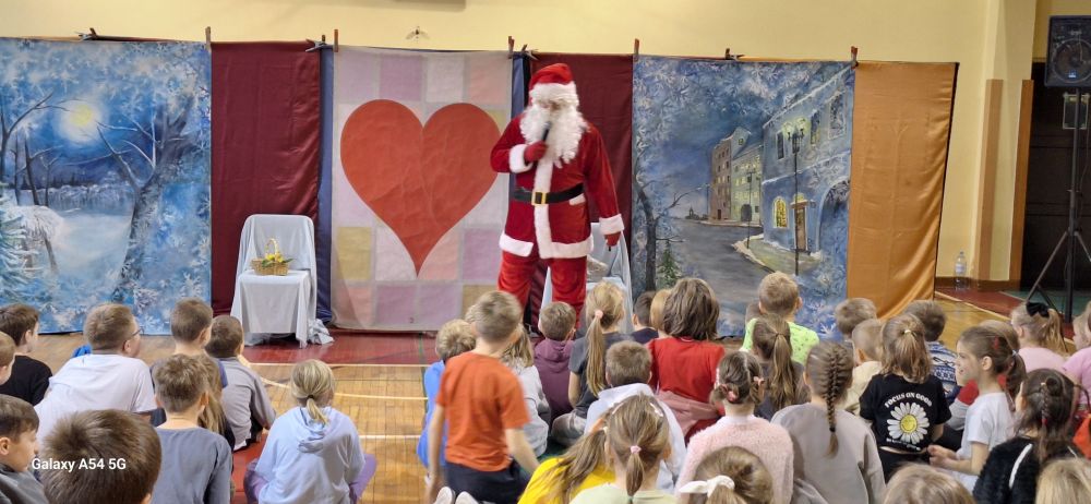 Mikołajkowa magia w Piekarach: teatr o zdrowym stylu życia i wartościach