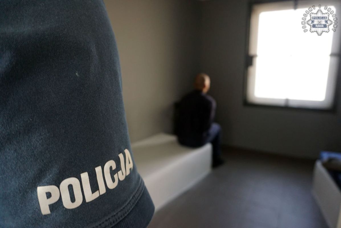 Groźby i agresja na Wodzisławskiej: mężczyzna zatrzymany po ataku na 64-latka