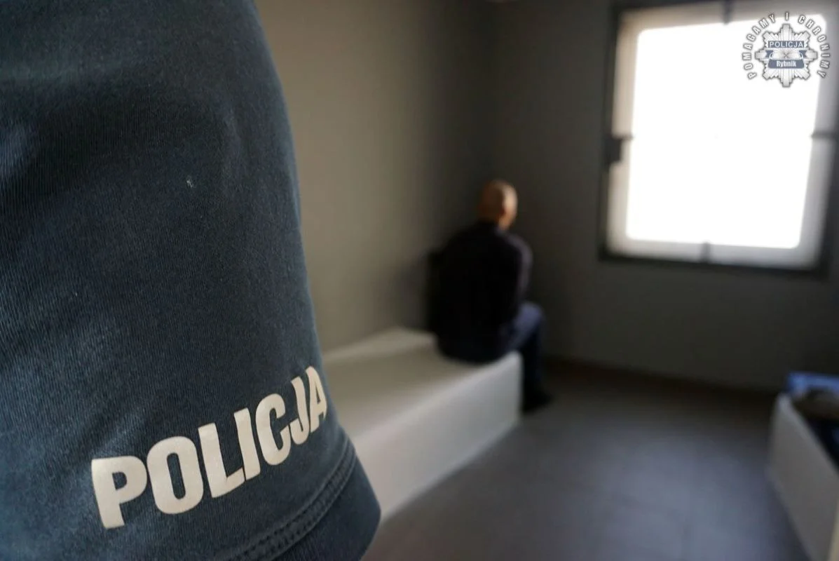 Groźby i agresja na Wodzisławskiej: mężczyzna zatrzymany po ataku na 64-latka