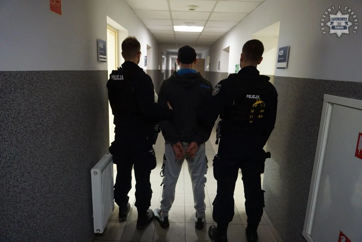 Dożywotni zakaz i alkohol za kółkiem. Mężczyzna zatrzymany przez policję