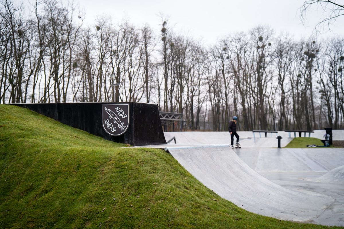 Nowy skatepark w Wiśniowcu – miejsce dla pasjonatów ekstremalnej jazdy