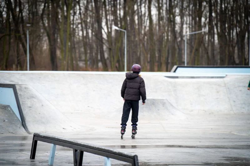 Nowy skatepark w Wiśniowcu – miejsce dla pasjonatów ekstremalnej jazdy