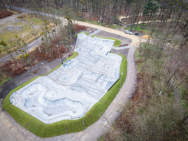 Nowy skatepark w Wiśniowcu – miejsce dla pasjonatów ekstremalnej jazdy