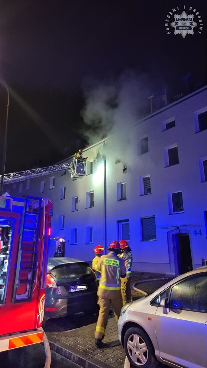 Nocny pożar w bloku przy ulicy Warszawskiej. Ewakuowano mieszkańców