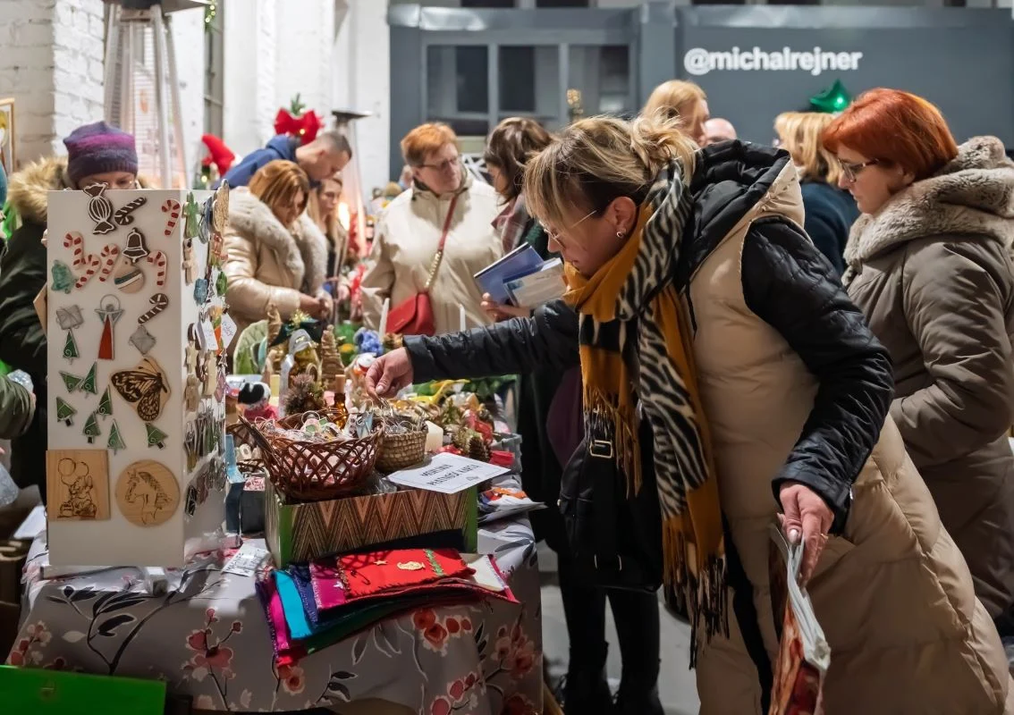 Bytomski jarmark w zabytkowej lokomotywowni – w świątecznym klimacie