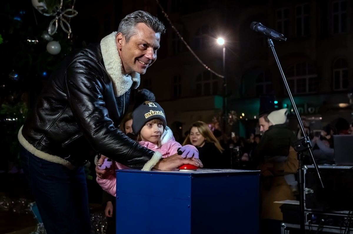 Bytomski Jarmark Świąteczny oficjalnie otwarty – magia Świąt na Rynku! 29