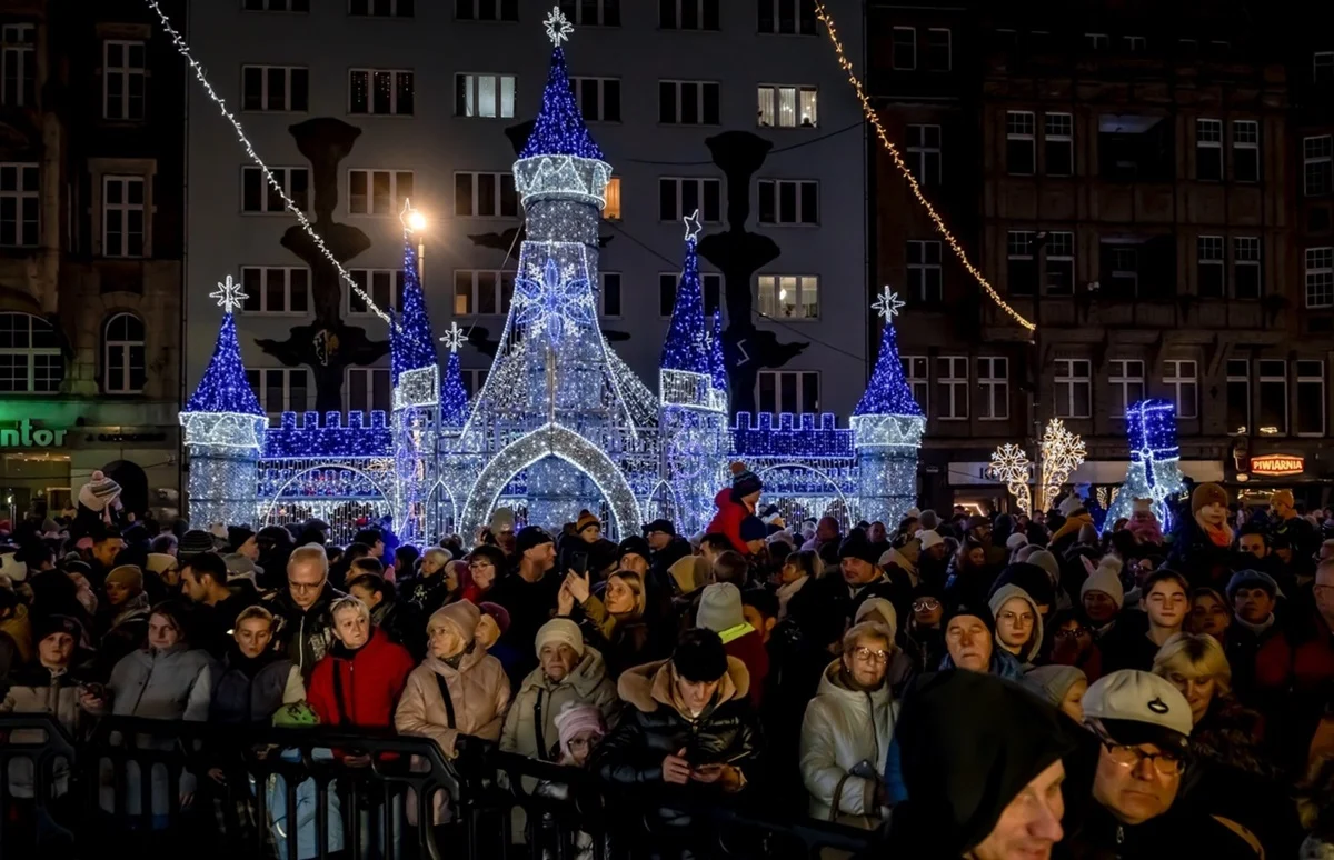 Bytomski Jarmark Świąteczny oficjalnie otwarty – magia Świąt na Rynku!