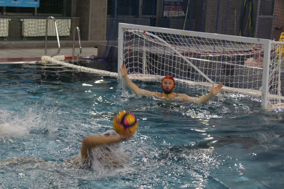 Emocje na pływalni krytej: Bytom 1 wygrywa turniej Amatorskiej Ligi Waterpolo