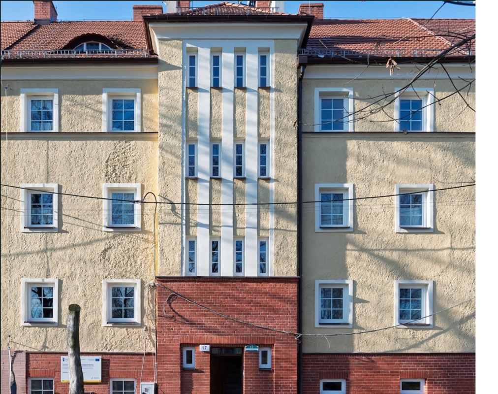 Termomodernizacja w Rozbarku: kolejny budynek zyskał nowe życie
