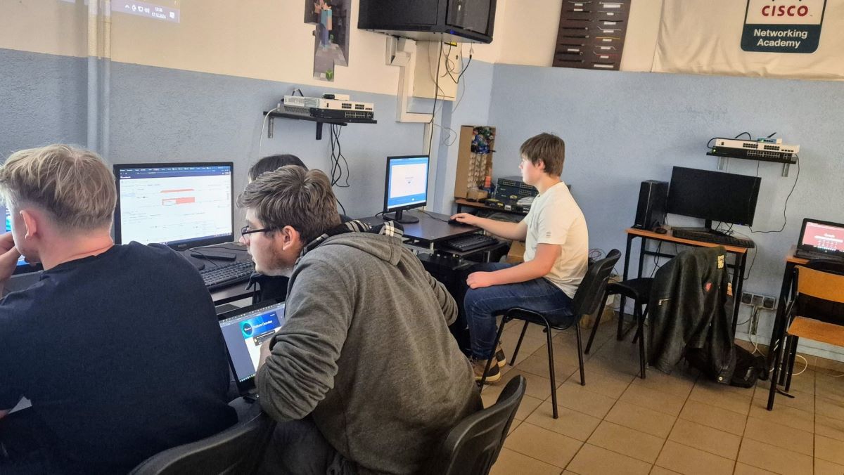 Uczniowie ZST wygrywają w Cisco European Cyber Race 2024