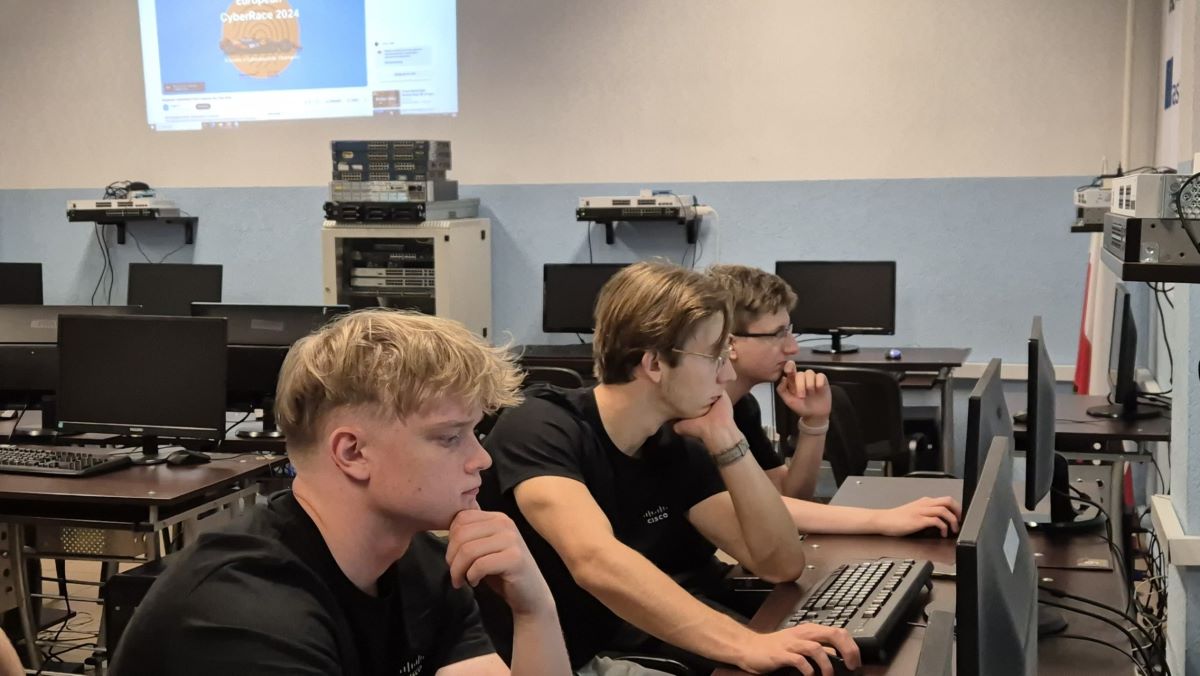 Uczniowie ZST wygrywają w Cisco European Cyber Race 2024