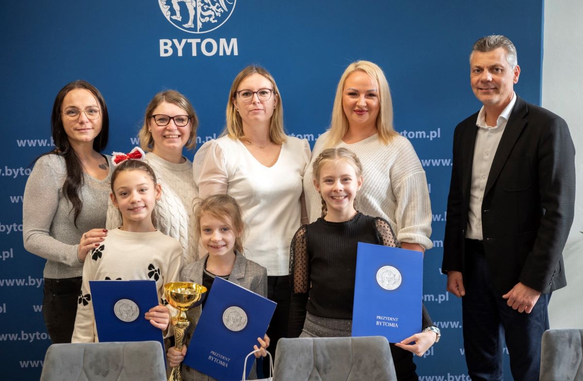 Srebrne medale bytomskich gimnastyczek! Prezydent pogratulował wicemistrzyniom Polski