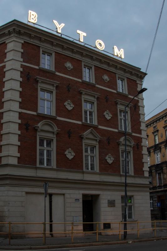 Historyczny neon znowu rozbłysnął w Bytomiu! Sentymentalna podróż w czasie
