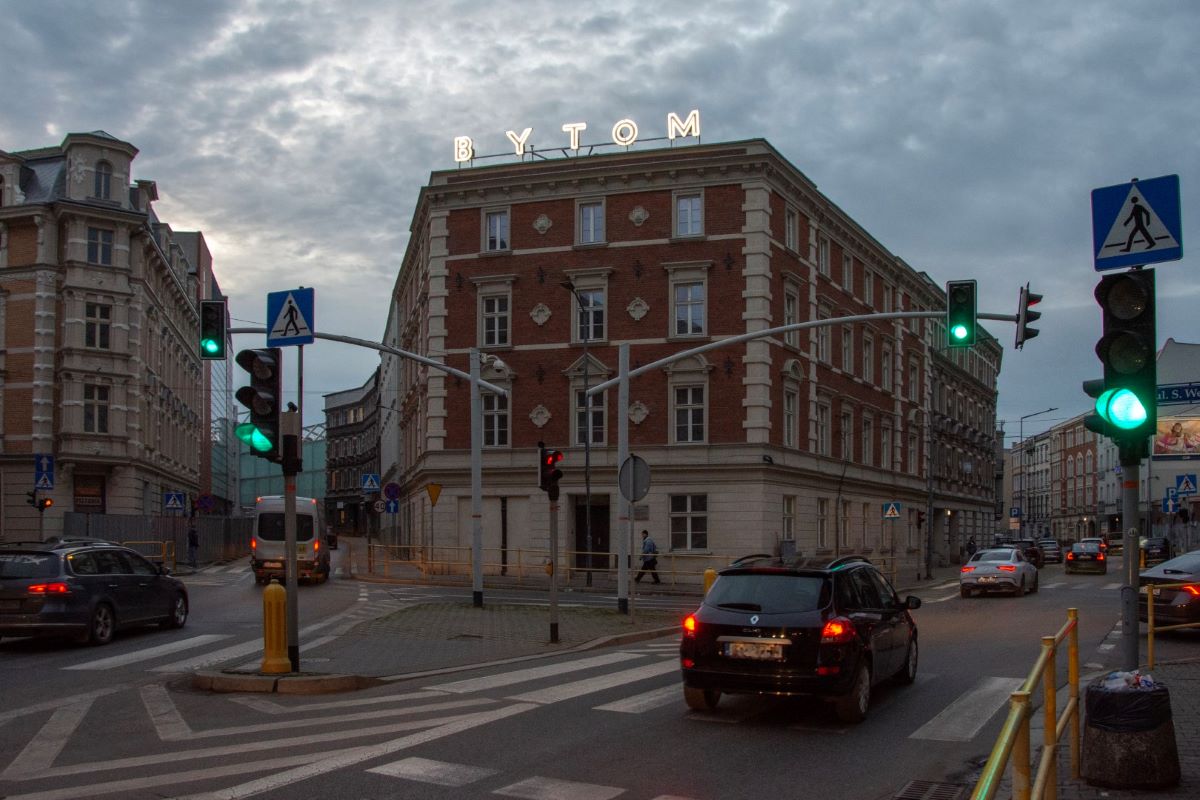 Historyczny neon znowu rozbłysnął w Bytomiu! Sentymentalna podróż w czasie