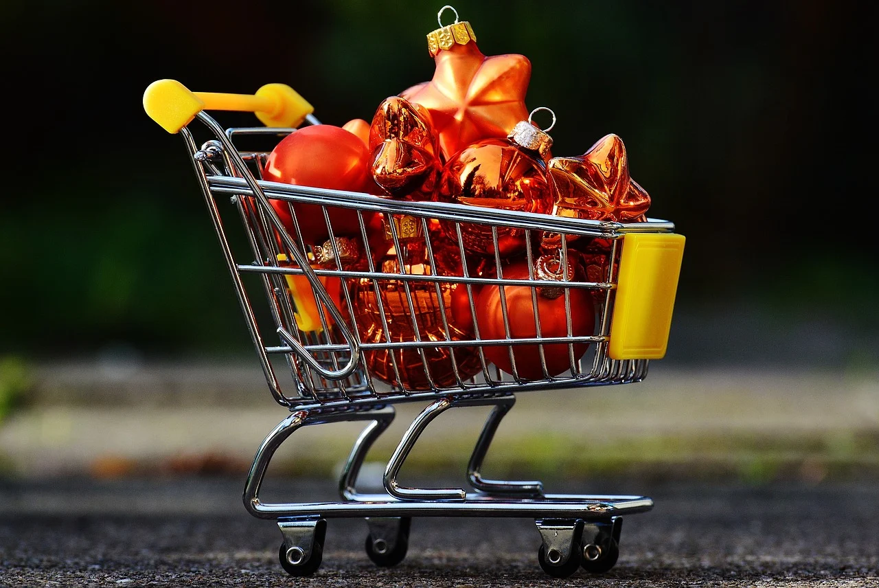 Bezpieczne zakupy przedświąteczne 2024. Pamiętajcie o kilku zasadach!