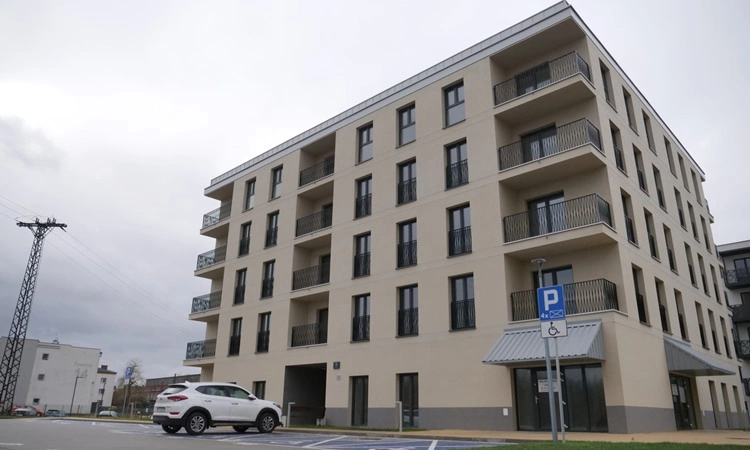 Pierwsi sosnowiczanie już z kluczami do mieszkań przy Żelaznej