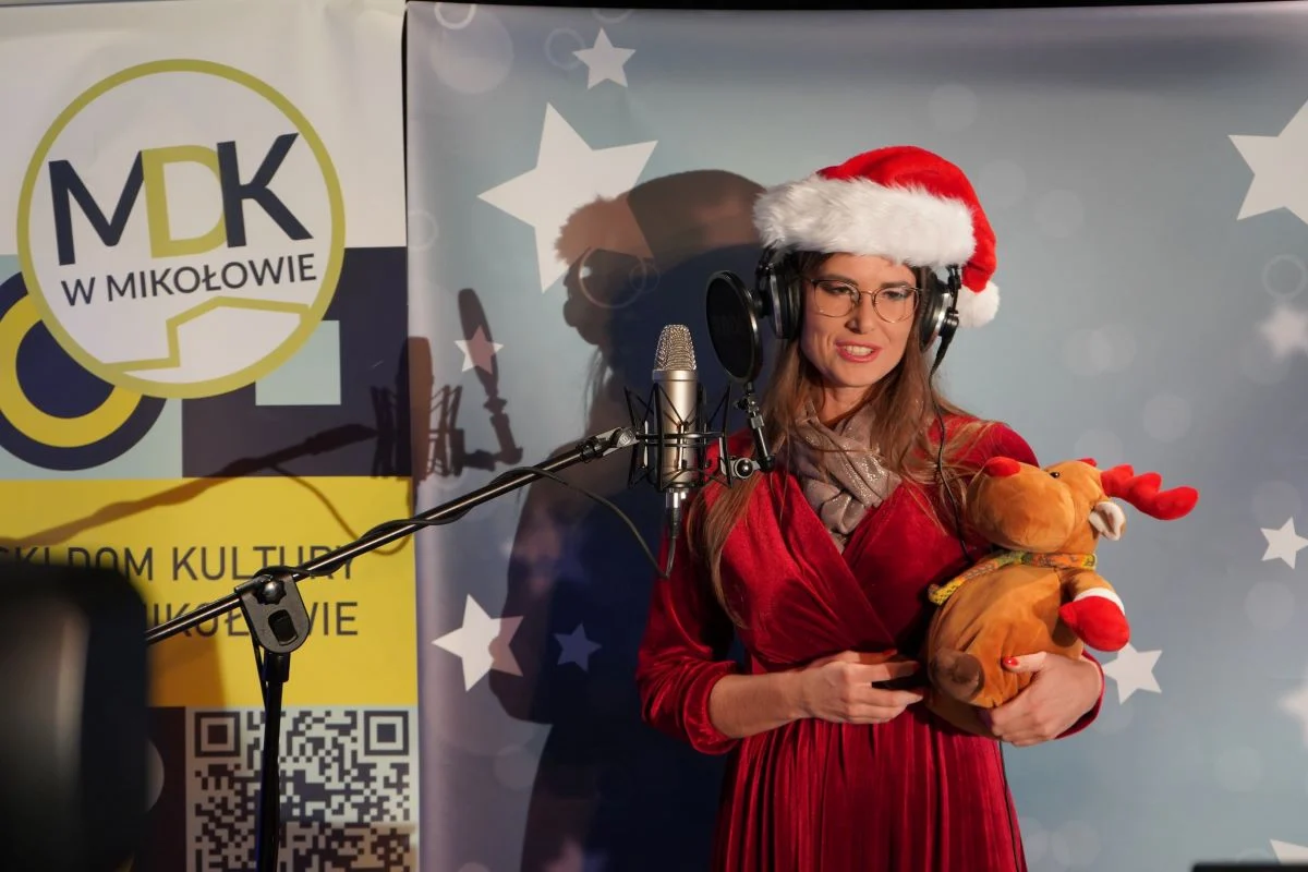 VI edycja Mikołowskiej Kolędy. 148 osób zaśpiewało na scenie MDK "Dzisiaj w Betlejem"