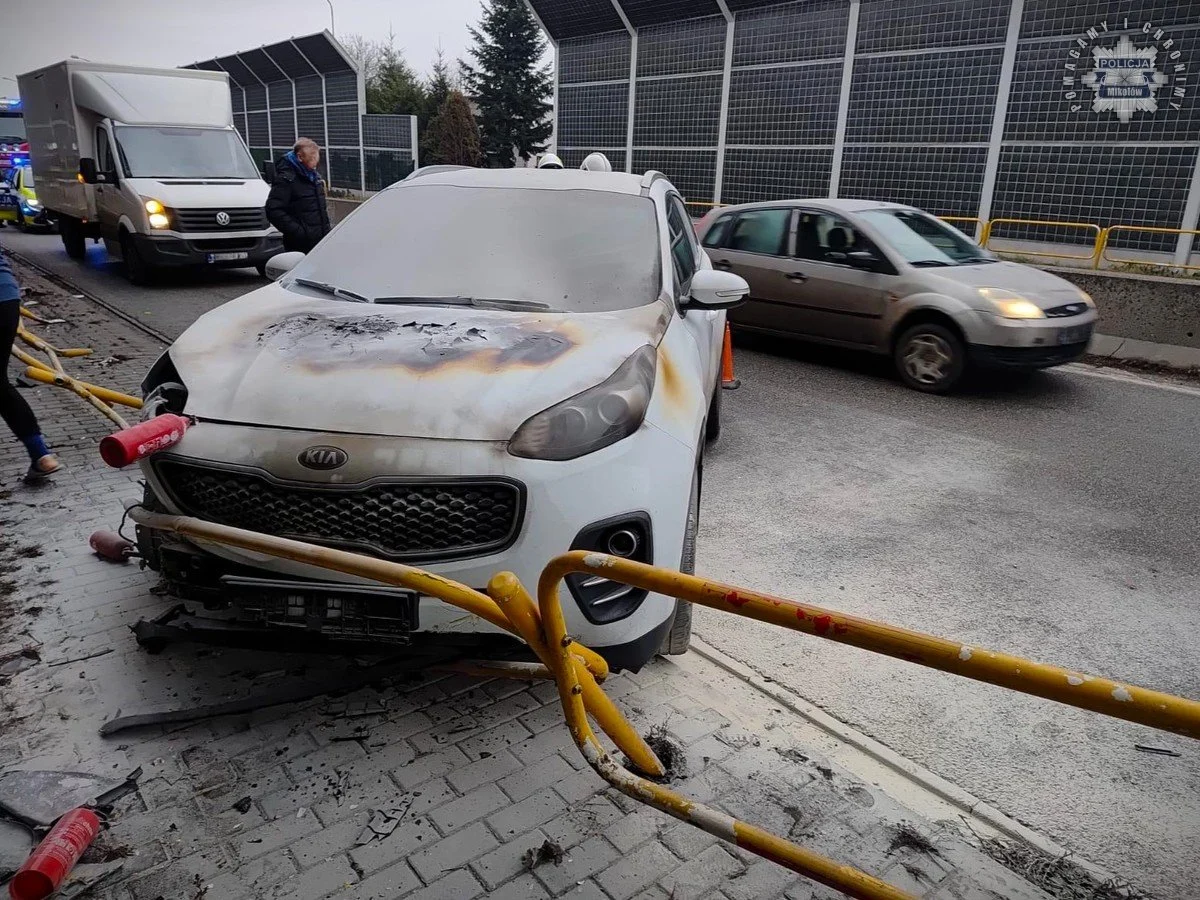 Pijany i z zakazem – 45-latek zakończył podróż na barierach ochronnych [FOTO]