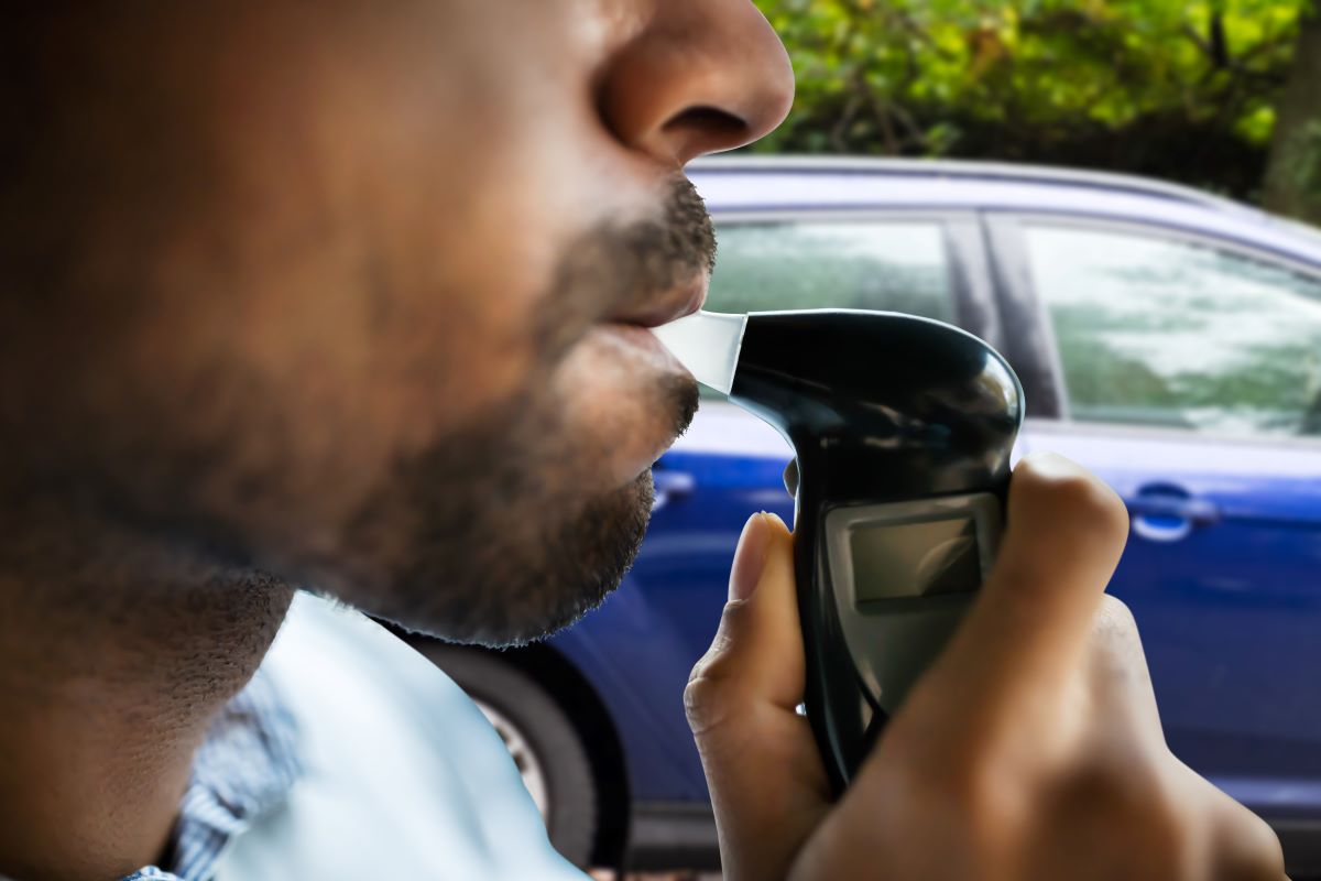 33-latek zatrzymany za jazdę po alkoholu i posiadanie narkotyków