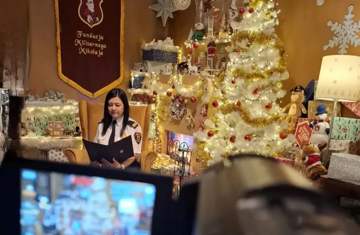 Katowickie strażniczki miejskie w projekcie 'Czytanki na dobranoc