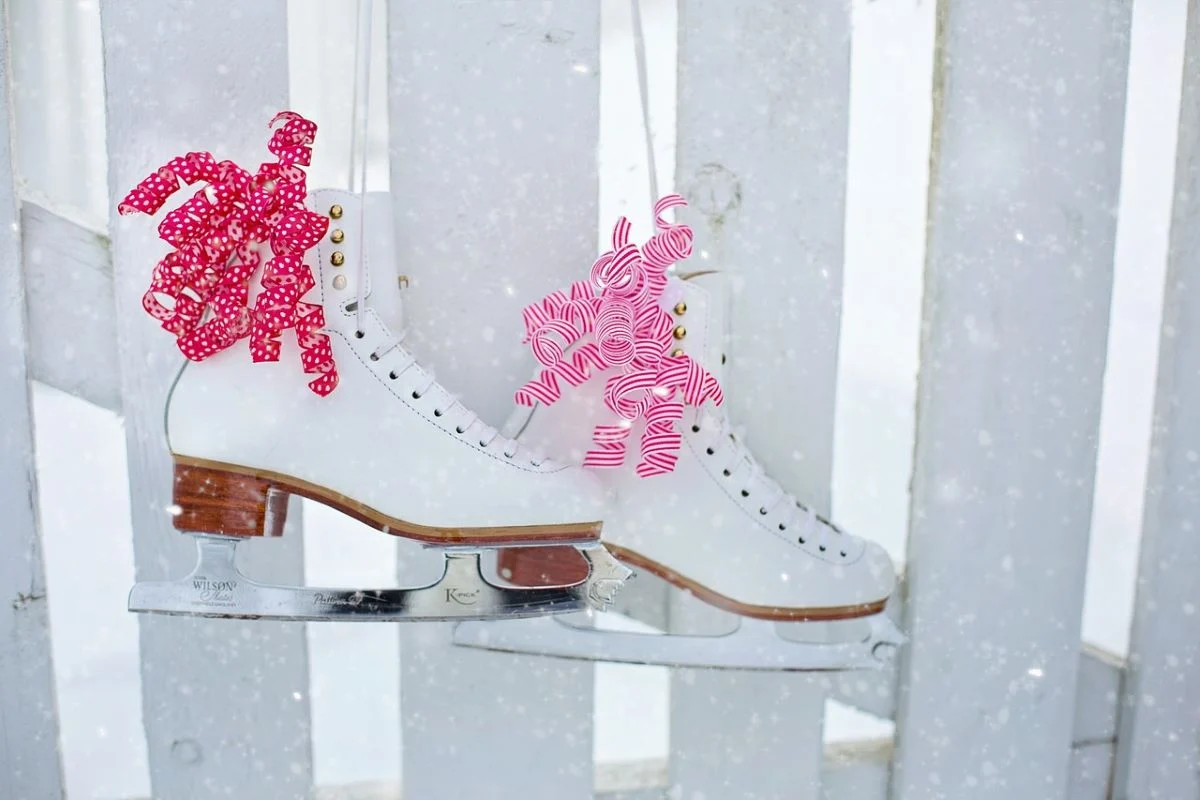 Dyskoteka na lodzie w Murckach – świąteczna zabawa na łyżwach