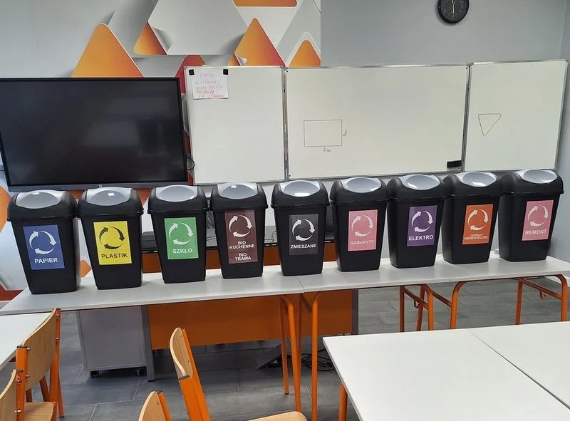 Warsztaty ekologiczne w SP nr 4 w Żorach – uczniowie uczyli się segregować odpady