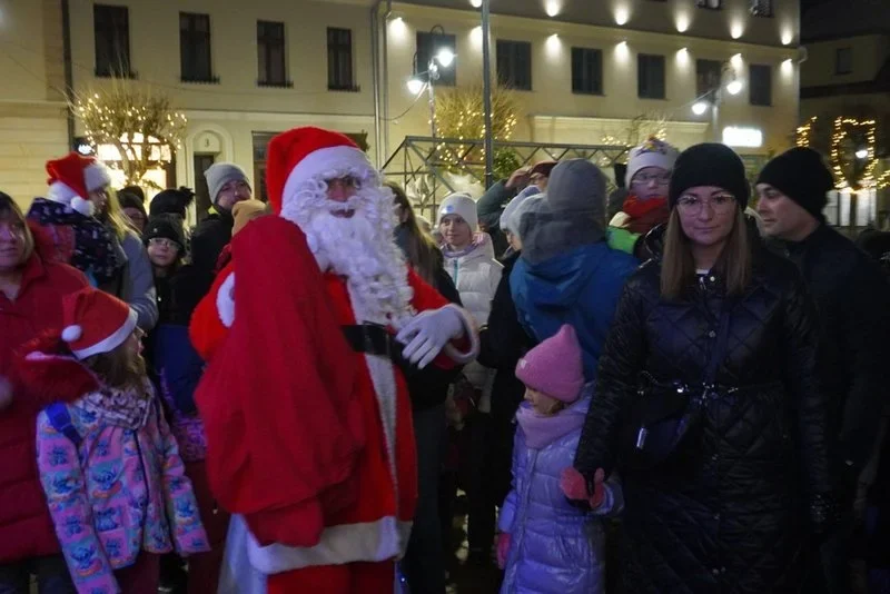 Tłumy żorzan witały Mikołaja na Rynku [ZDJĘCIA]