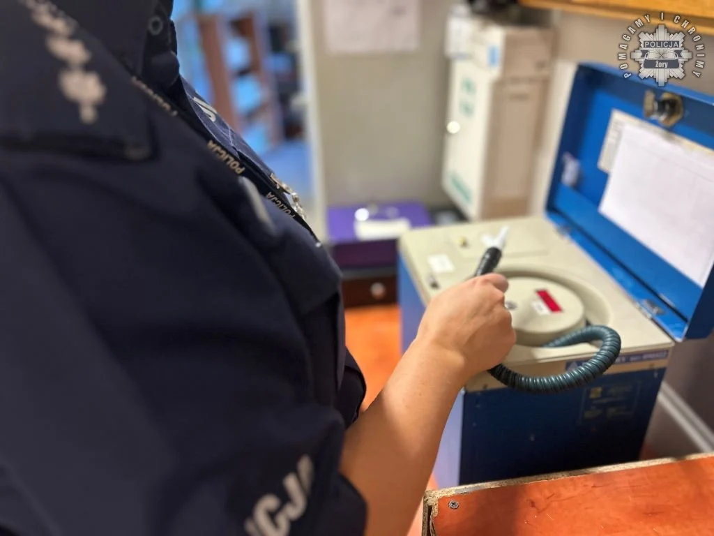 Bez świateł, bez uprawnień, po alkoholu – żorska policja zatrzymała 19-latka