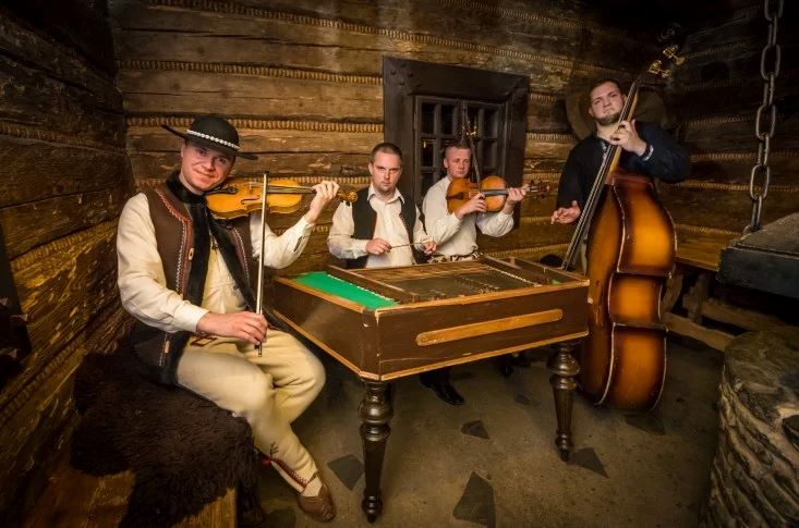 Betlejemskie Światło i Wigilijny koncert na Żorskim Rynku