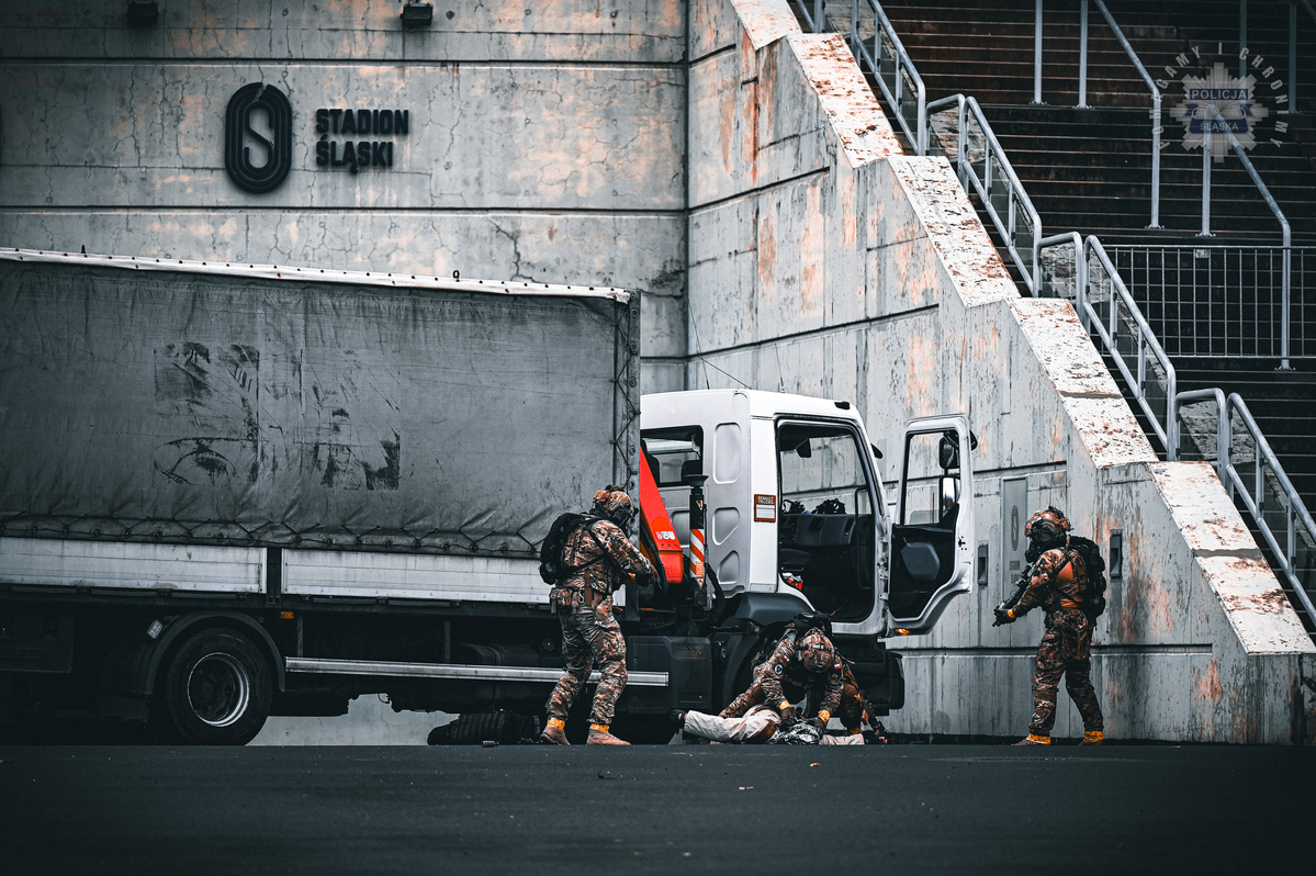 Symulacje terrorystyczne na Pyrzowicach i Stadionie Śląskim: jak służby reagowały?