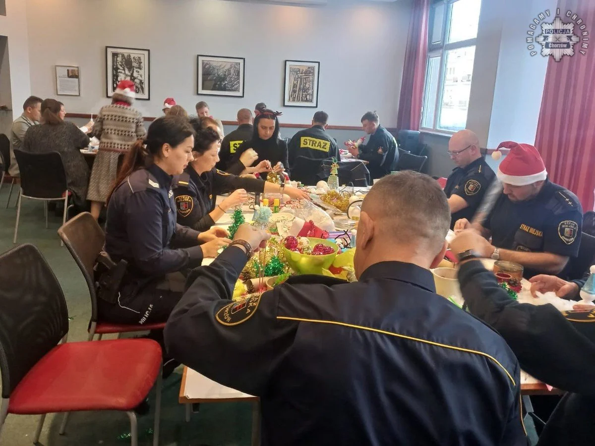 Świąteczna pomoc: Koalicja na rzecz bezpieczeństwa tworzy ozdoby dla hospicjum